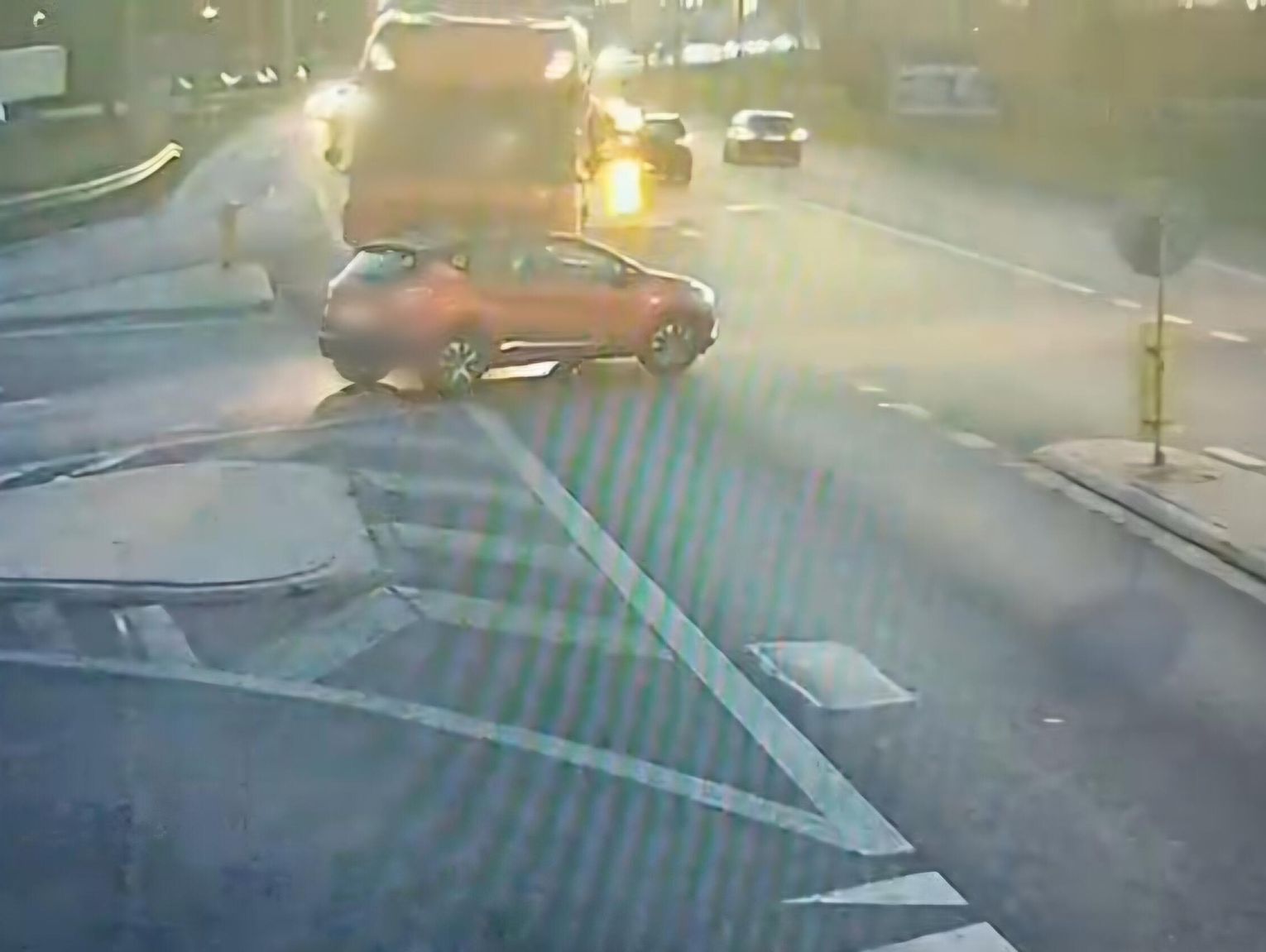 Wyjeżdzała z ul. Warszawskiej na DK92. Trafiła do szpitala [FILMIK]