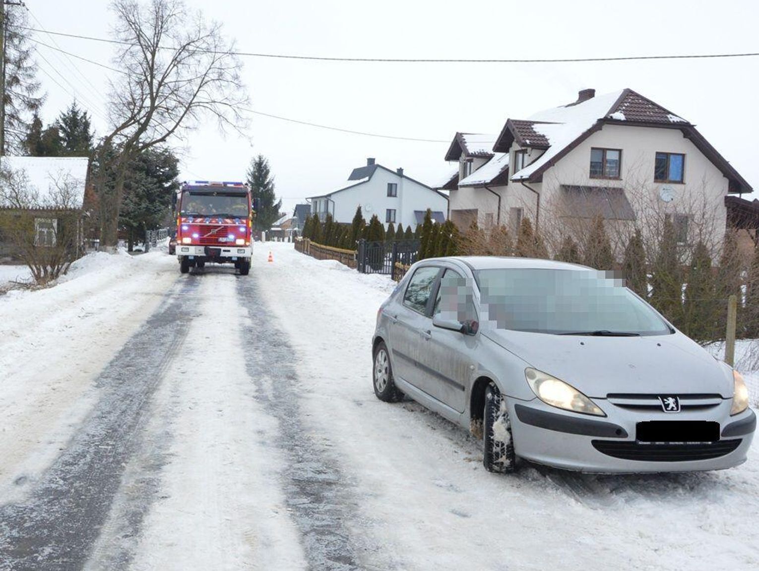Wypadek w Lipnicy. 76-latek trafił do szpitala