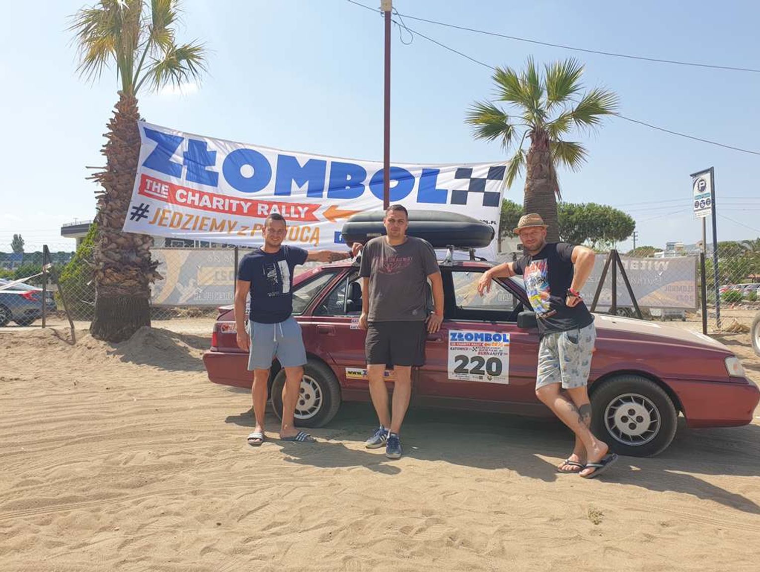 Wyruszają Polonezem w szczytnym celu