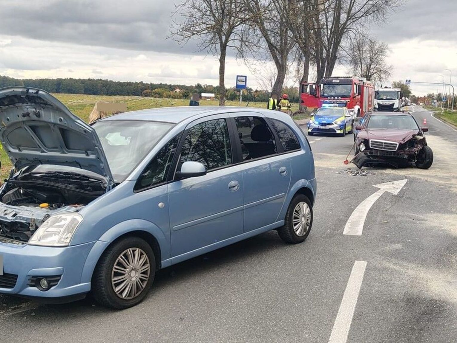 Zderzenie Mercedesa z Oplem. W jednym z aut jechało 2-letnie dziecko