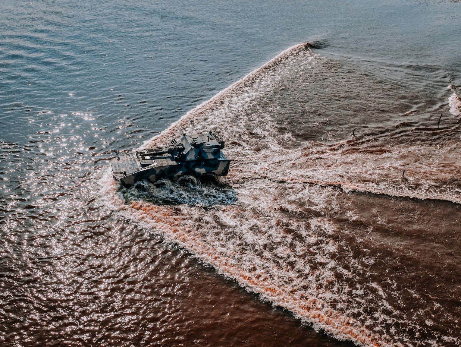 Żołnierze 18. Dywizji Zmechanizowanej ćwiczą przeprawę przez Bug [WIDEO, ZDJĘCIA]