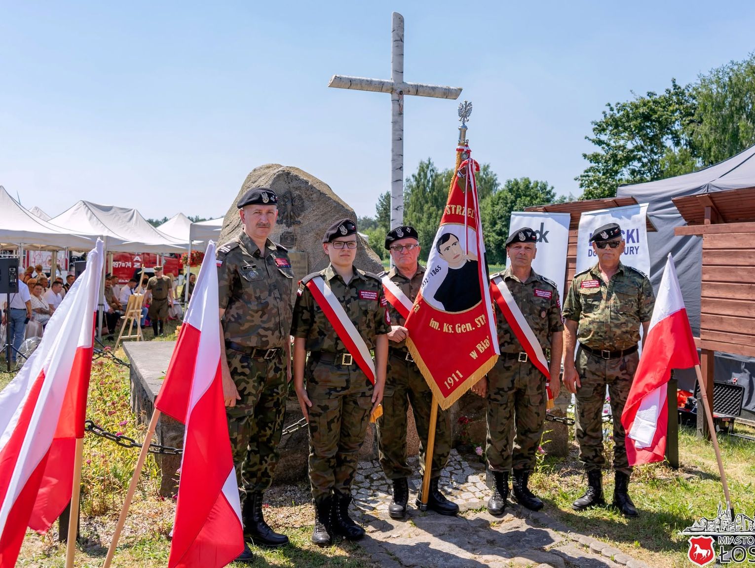 Żywa lekcja historii w Jeziorach. Uczcili pamięć partyzantów z oddziału „Zenona” [GALERIA ZDJĘĆ]