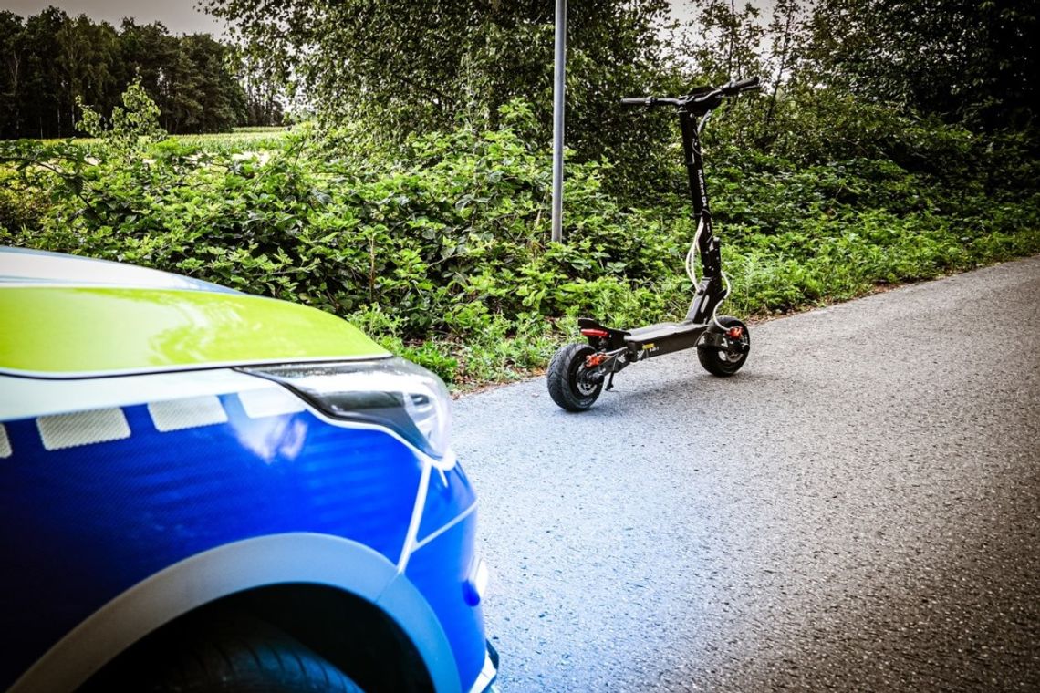 14-latek upadł jadąc hulajnogą. Pogotowie zabrało go do szpitala 14-latek upadł jadąc hulajnogą. Pogotowie zabrało go do szpitala