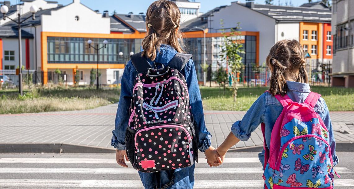 300 zł od państwa nie wystarczy na szkolne zakupy 300 zł od państwa nie wystarczy na szkolne zakupy