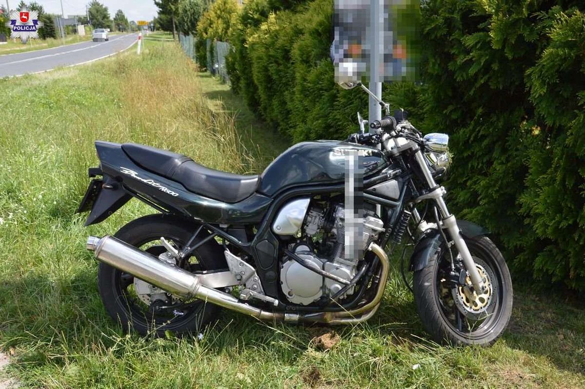 Lubelskie: 33-latek stracił panowanie nad suzuki. Uderzył motocyklem w znak drogowy