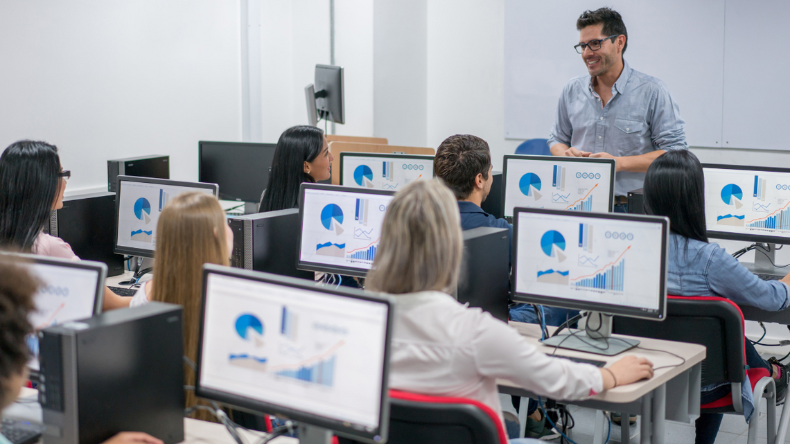 5 tysięcy złotych na dzień dobry. Taką pensję chcą mieć już na starcie