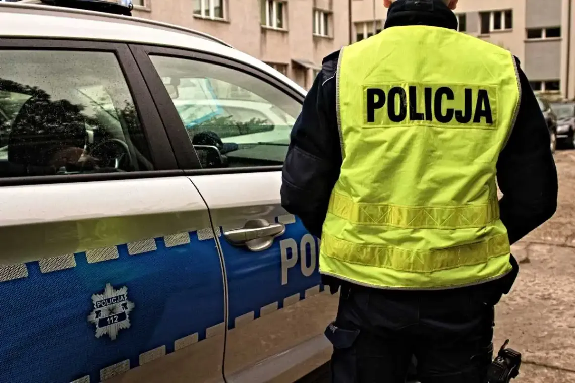 60-latka z Ukrainy chciała przekupić policjantów! Wrzuciła im 200 euro do radiowozu!