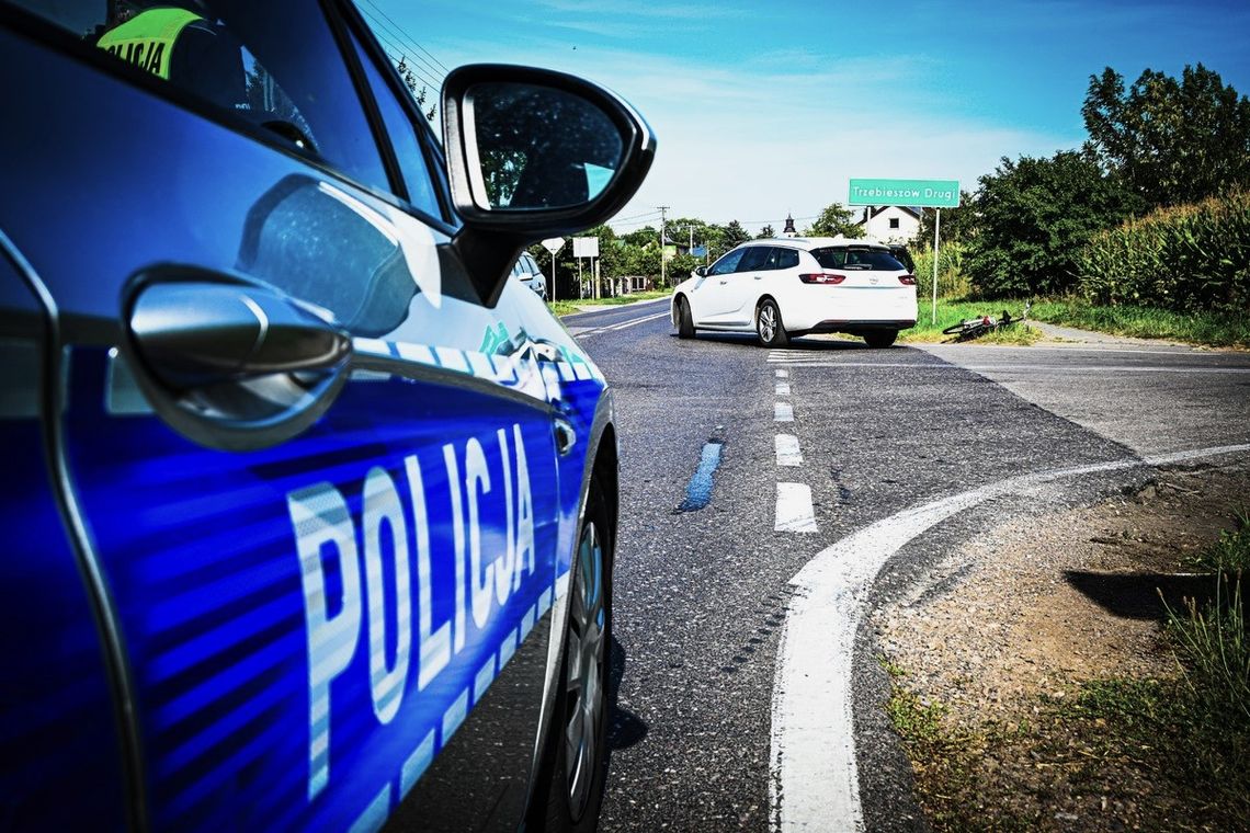 73-letnia rowerzystka w szpitalu po zderzeniu z oplem