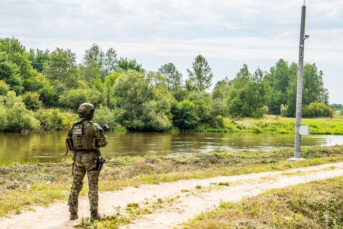 Afgańscy migranci przepłynęli Bug pontonem