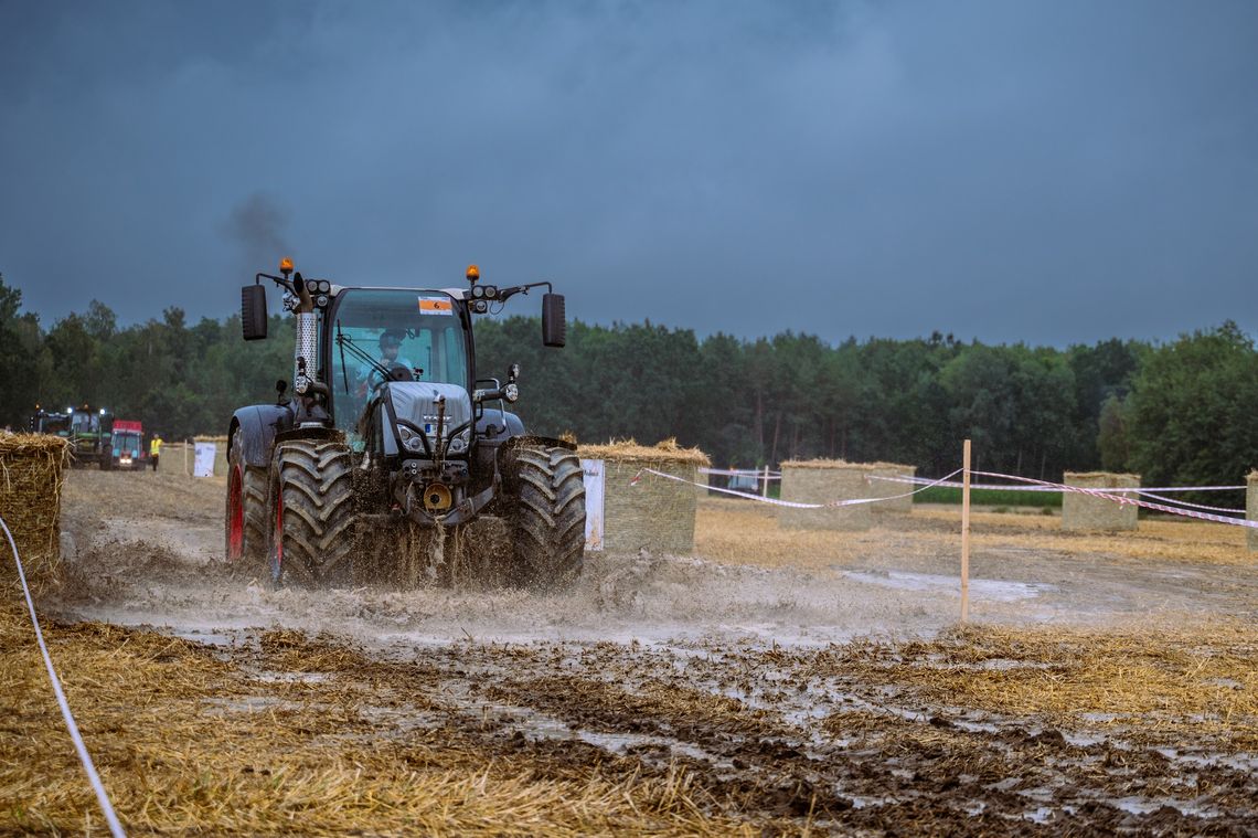 Agromania Wokas 2025 – błoto, maszyny i emocje na rajdzie traktorów [GALERIA ZDJĘĆ]
