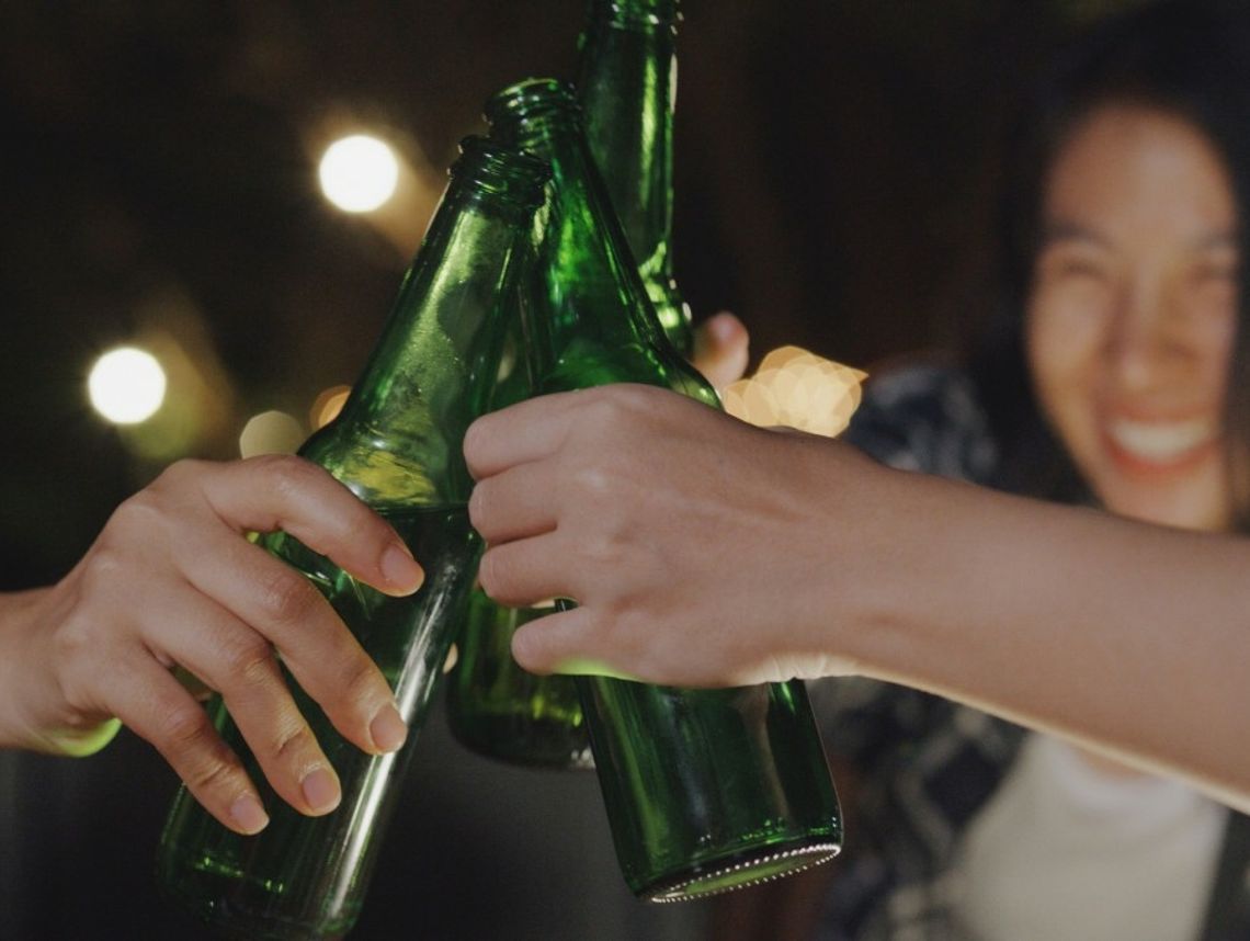 Alkohol, politycy i trzy pomysły. Najnowszy jest ekstremalny butelki, listopad 2025