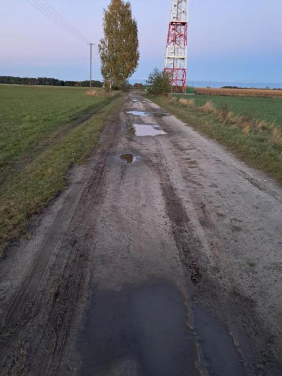 Ambulans nie dojechał do chorej.... bo ugrzązł