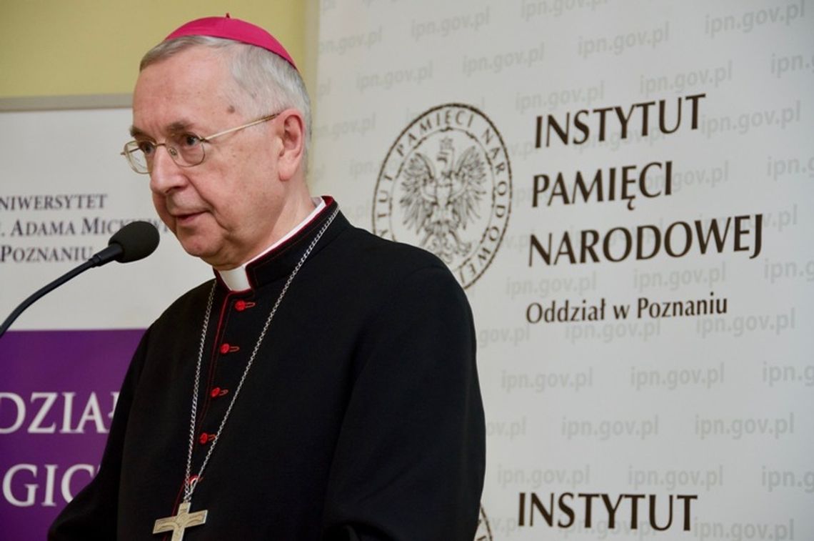 Arcybiskup pisze do premiera: "sprzeciw wobec dalszego ograniczania prawa wiernych"