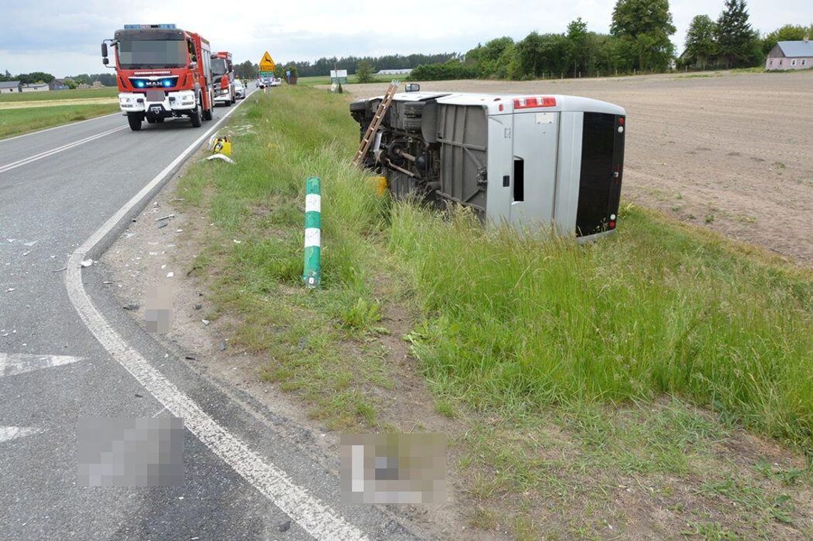 Audi zderzyło się z autokarem. Służby podały szczegóły wypadku Audi zderzyło się z autokarem. Służby podały szczegóły wypadku