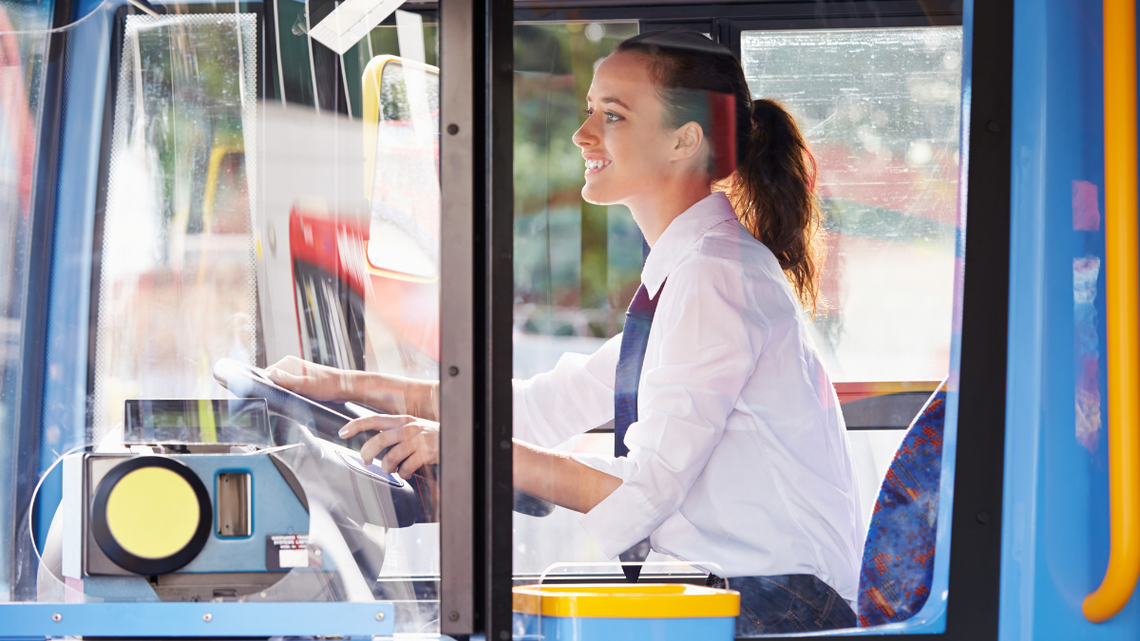 Autobus nie przyjechał? Może to wina wieku kierowcy i... przepisów