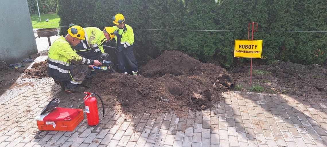 Biała Podlaska. Uszkodzony gazociąg przy ul. Koncertowej. Strażacy ewakuowali mieszkańców Biała Podlaska. Uszkodzony gazociąg przy ul. Koncertowej. Strażacy ewakuowali mieszkańców