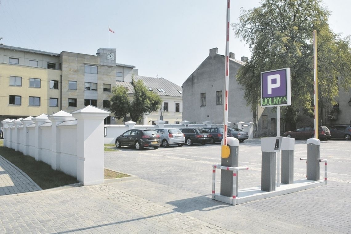 Biała Podlaska: Chcą uchwały o płatnym parkowaniu Biała Podlaska: Chcą uchwały o płatnym parkowaniu