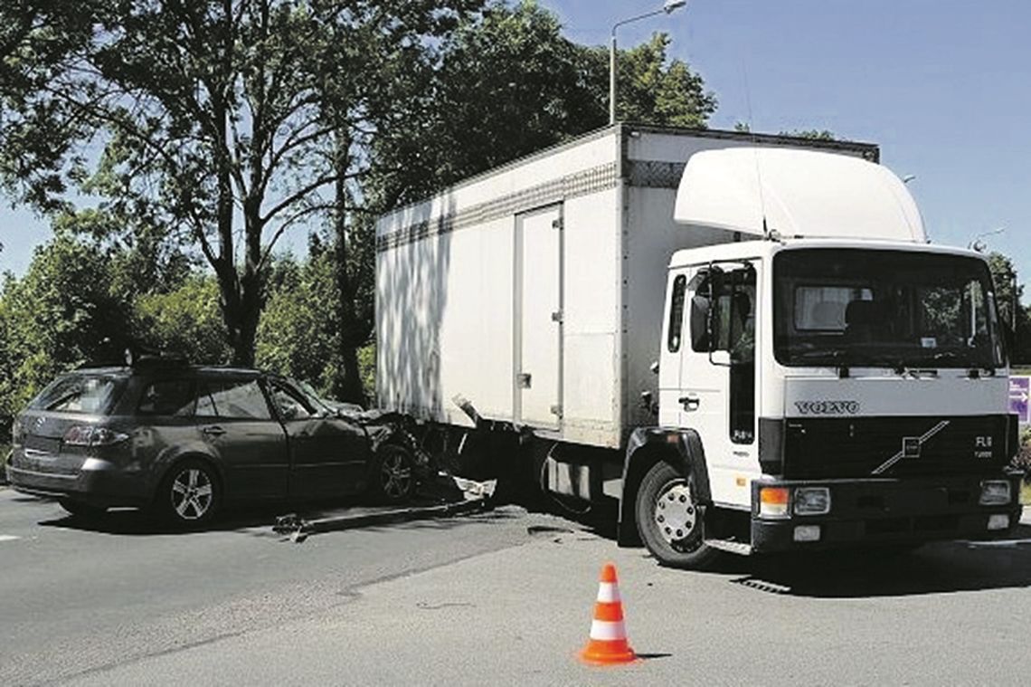 Biała Podlaska: Ciężarówka zderzyła się z mazdą