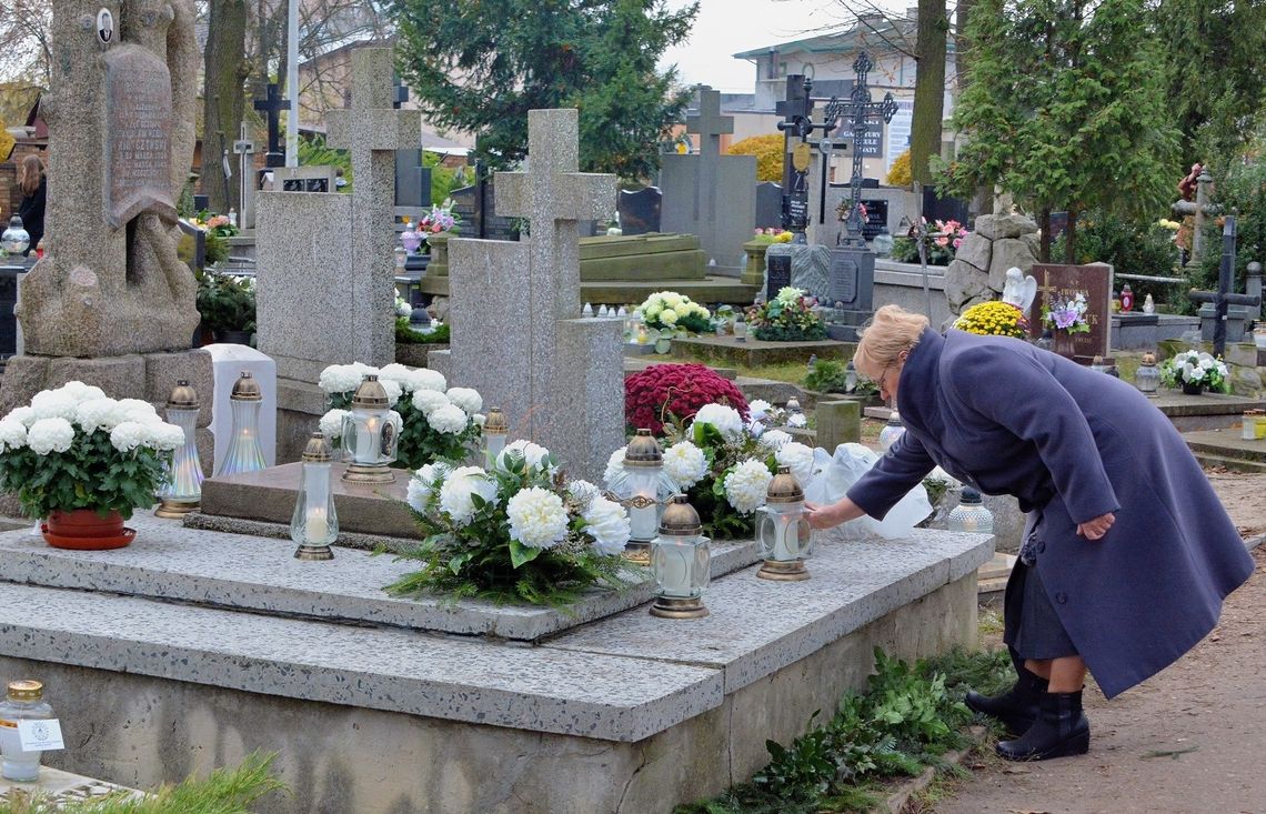 Biała Podlaska: Cmentarz parafialny dziś otwarty do północy