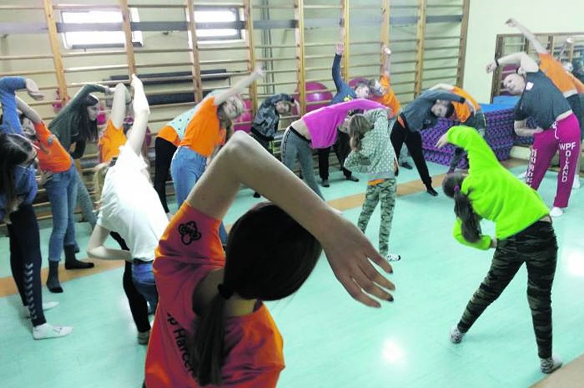 Biała Podlaska: Harcerze ćwiczyli razem z kulturystą