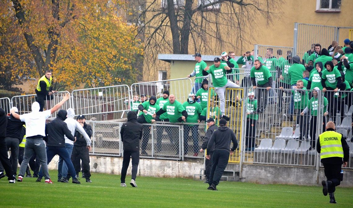 Biała Podlaska: Konfrontacja kiboli na stadionie. Interweniowała policja