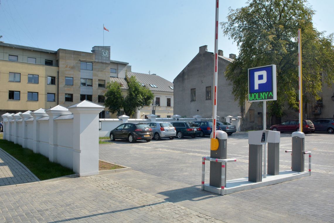 Biała Podlaska: Parking dla petentów czy urzędników?