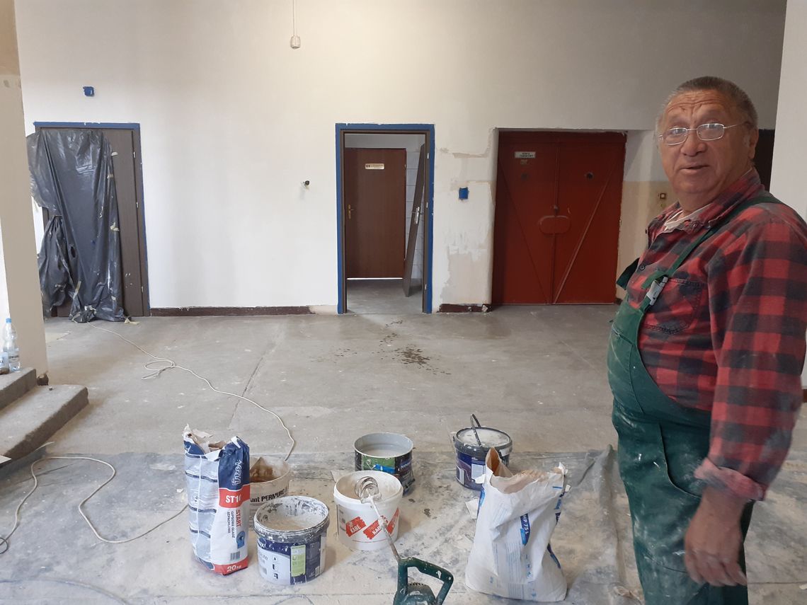 Biała Podlaska: Pod nieobecność uczniów wyremontował szkołę