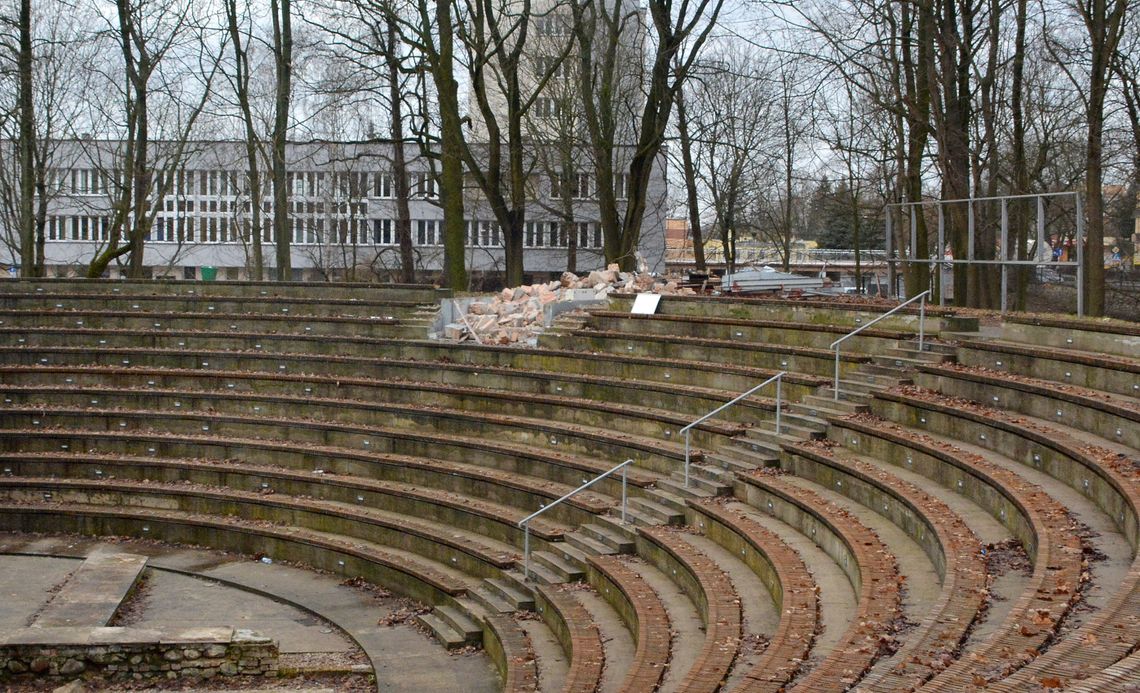Biała Podlaska: Ruszyły prace budowlane w amfiteatrze