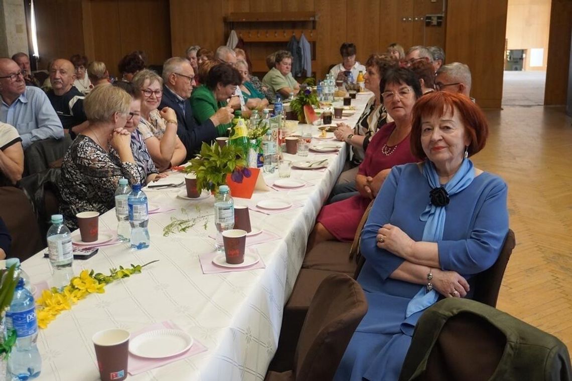 Biała Podlaska. Seniorzy świętowali Dzień Matki [GALERIA ZDJĘĆ i FILM]