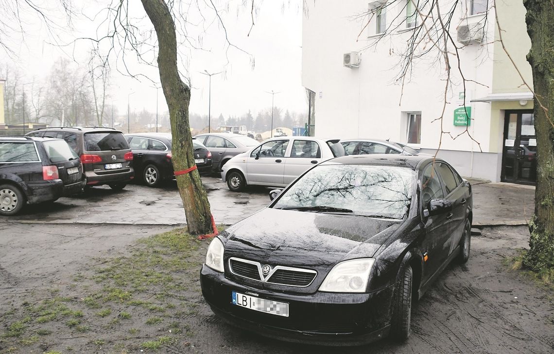 BIAŁA PODLASKA: Sypią mandatami na parkingu ARiMR