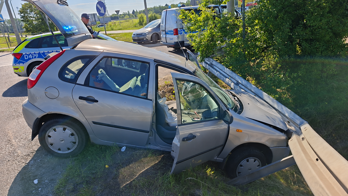 Biała Podlaska, Uciekał Ładą ulicami miasta. Uderzył w barierkę na DK2