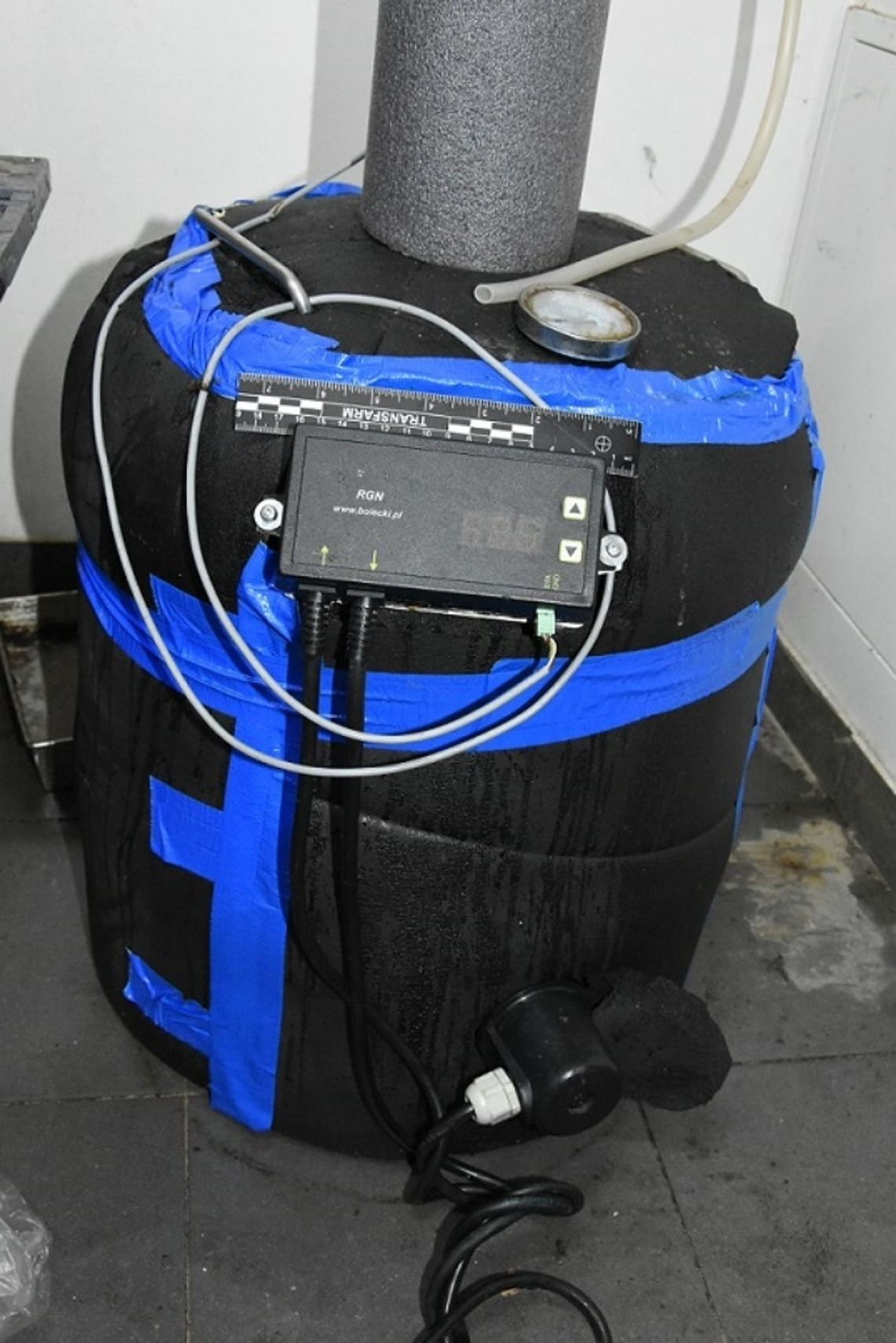 Biała Podlaska: Ujawnili aparaturę do destylacji i 120 litrów alkoholu