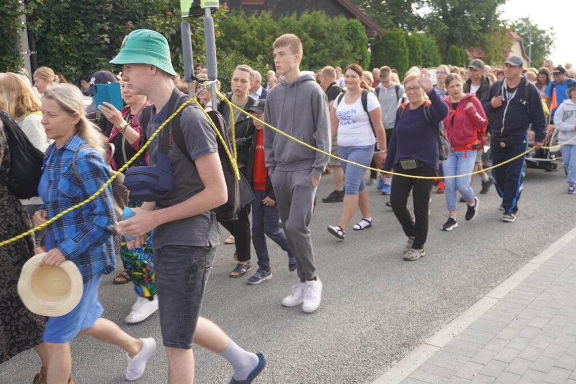 Biała Podlaska. Wyruszyli na pątniczy szlak [GALERIA ZDJĘĆ, FILM]