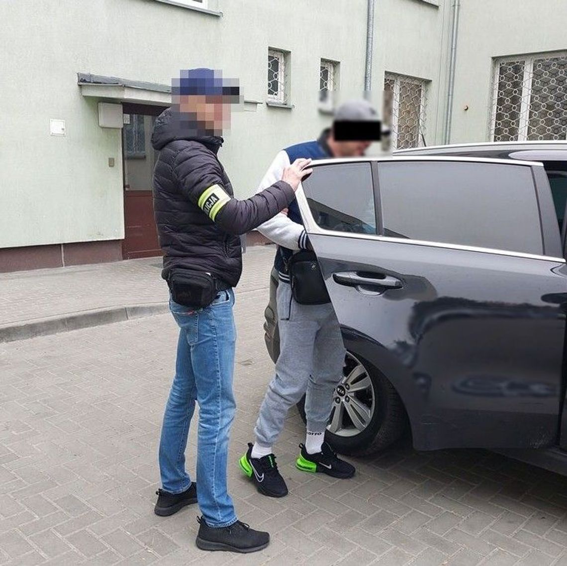 Bialscy kryminalni zatrzymali poszukiwanych. Jeden wrócił z zagranicy, drugi ukrywał się u partnerki