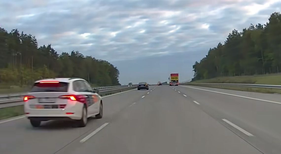 Blisko takiego samego wypadku jak na A1. Tym razem skoda pruła 190 km/h [WIDEO]