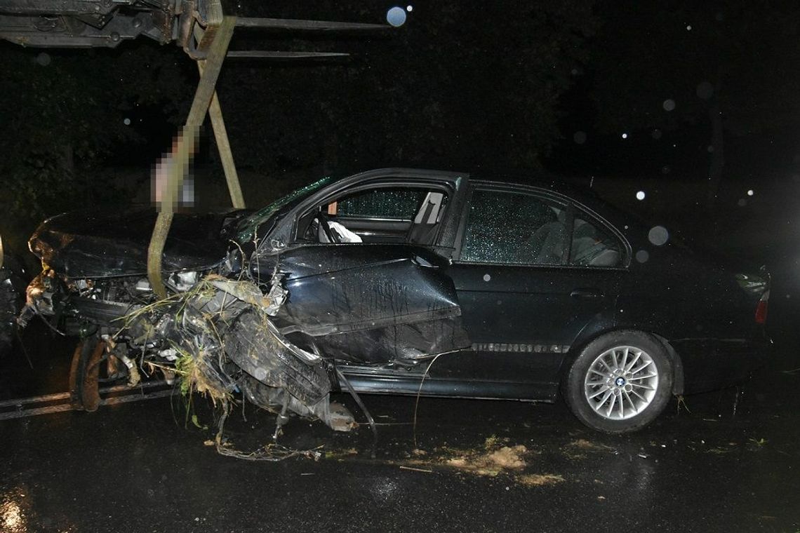 Bmw wjechało w passata. Młody kierowca był kompletnie pijany