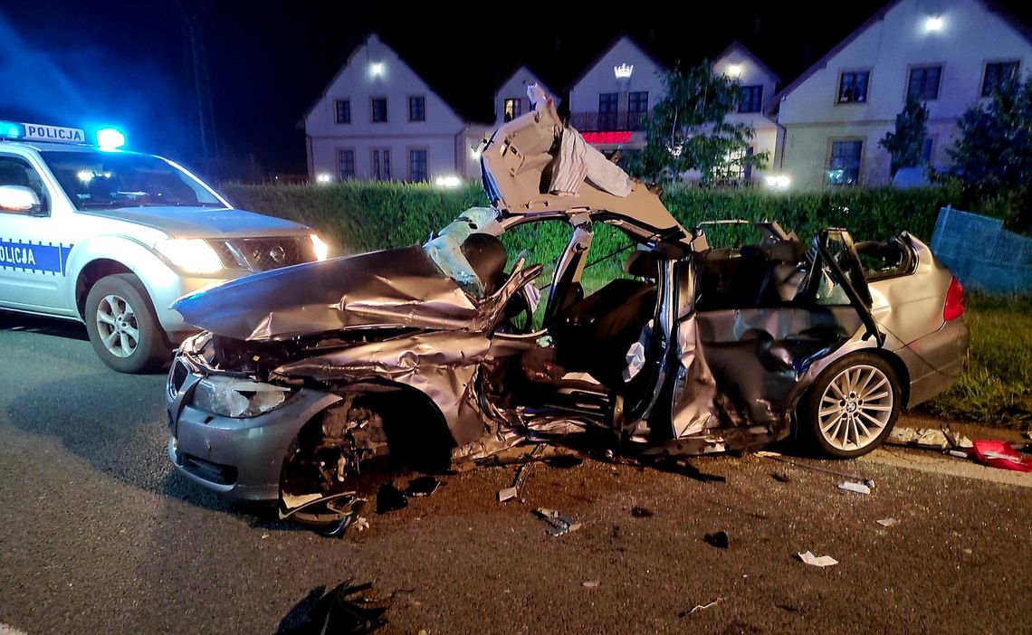 Międzyrzec Podlaski. BMW zderzyło się z ciężarówką na DK2. Nie żyje jedna osoba, trzy w szpitalu [WIDEO, ZDJĘCIA]