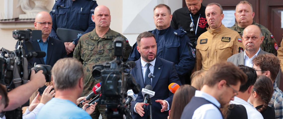 Briefing prasowy wojewody lubelskiego. Apelował o spokój i walkę z dezinformacją