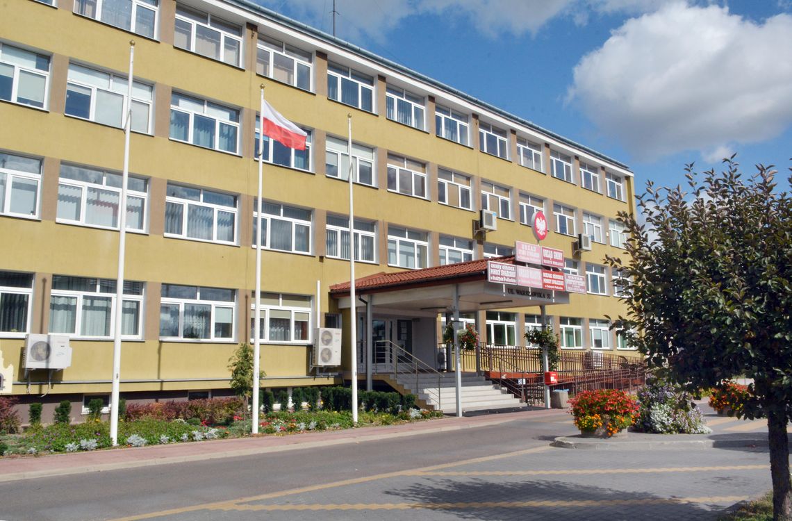 Były burmistrz pisze o „trudnych szefach”. Obecny tłumaczy się z pracy w urzędzie