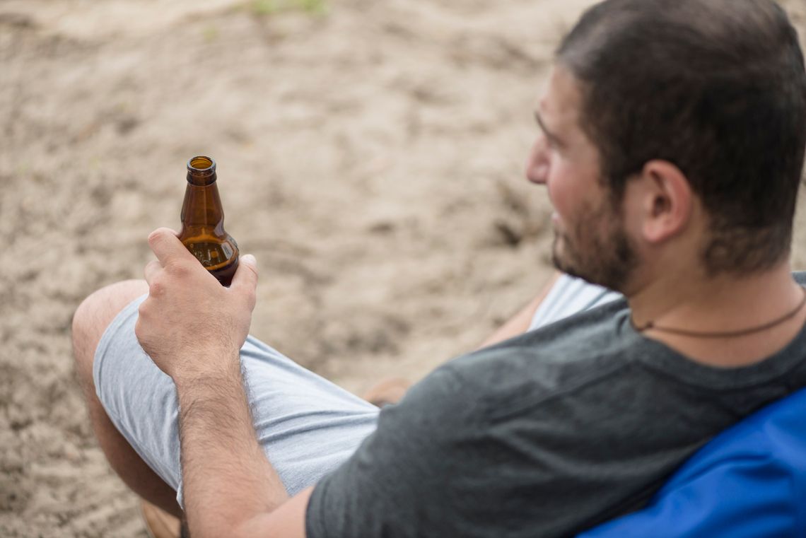 Chcą ograniczenia sprzedaży alkoholu nad Jeziorem Białym. W nocy procenty tylko w lokalach?