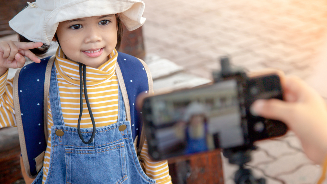 Rzecznik chce ochrony dzieci przed wrzucaniem ich zdjęć do internetu Rzecznik chce ochrony dzieci przed wrzucaniem ich zdjęć do internetu
