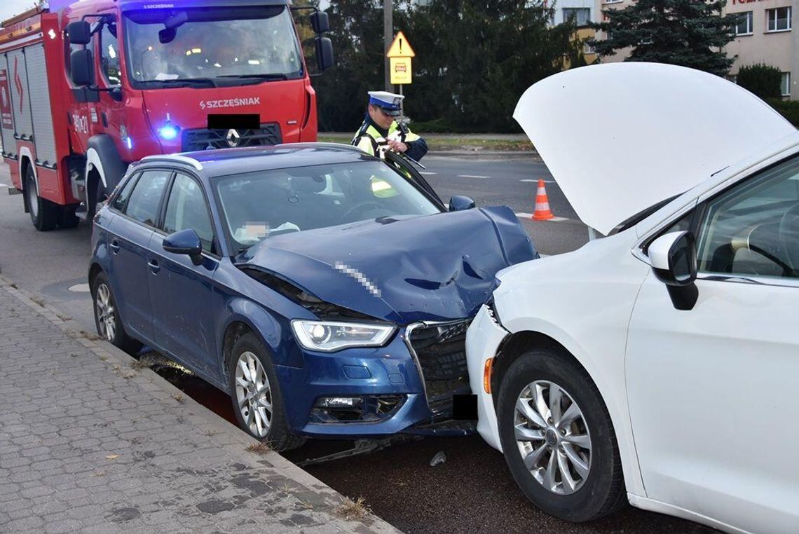 Chciał skręcić w lewo. Zderzył się z audi