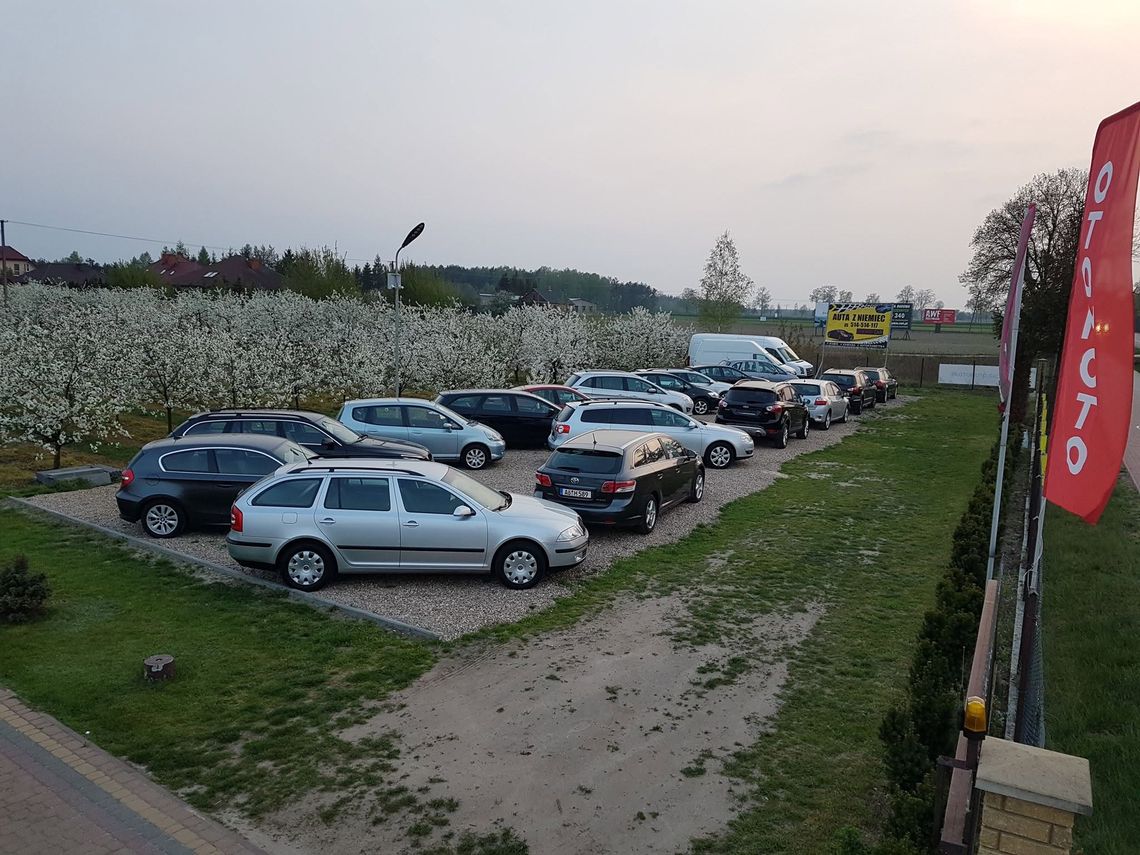 Cherry Car Artur Kuczewski Cherry Car Artur Kuczewski