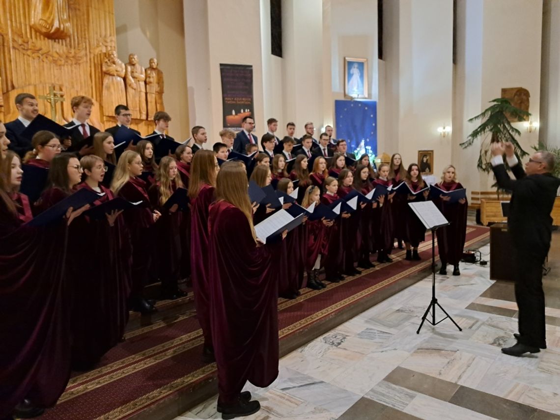 Chór Schola Cantorum Misericordis Christi zaśpiewał w parafii pw. WNMP