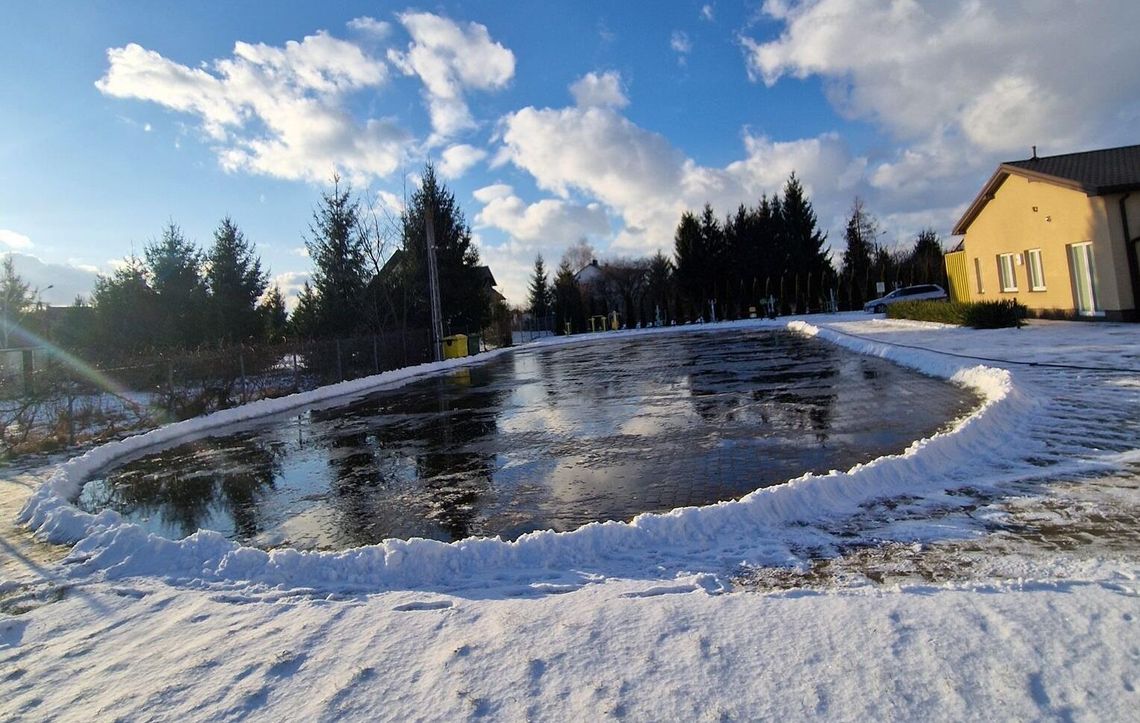 Cicibór Duży. Wystartowało bezpłatne lodowisko