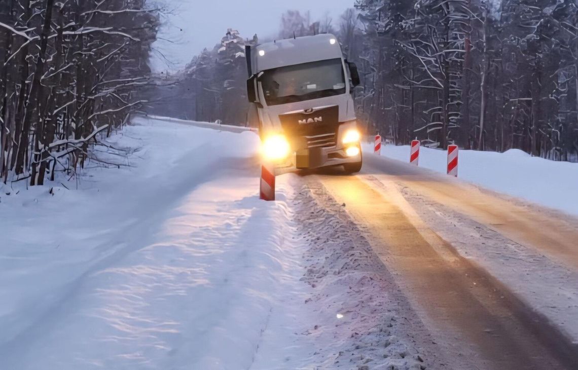 Ciężarówka zablokowała przejazd. Utrudnienia na drodze do Włodawy