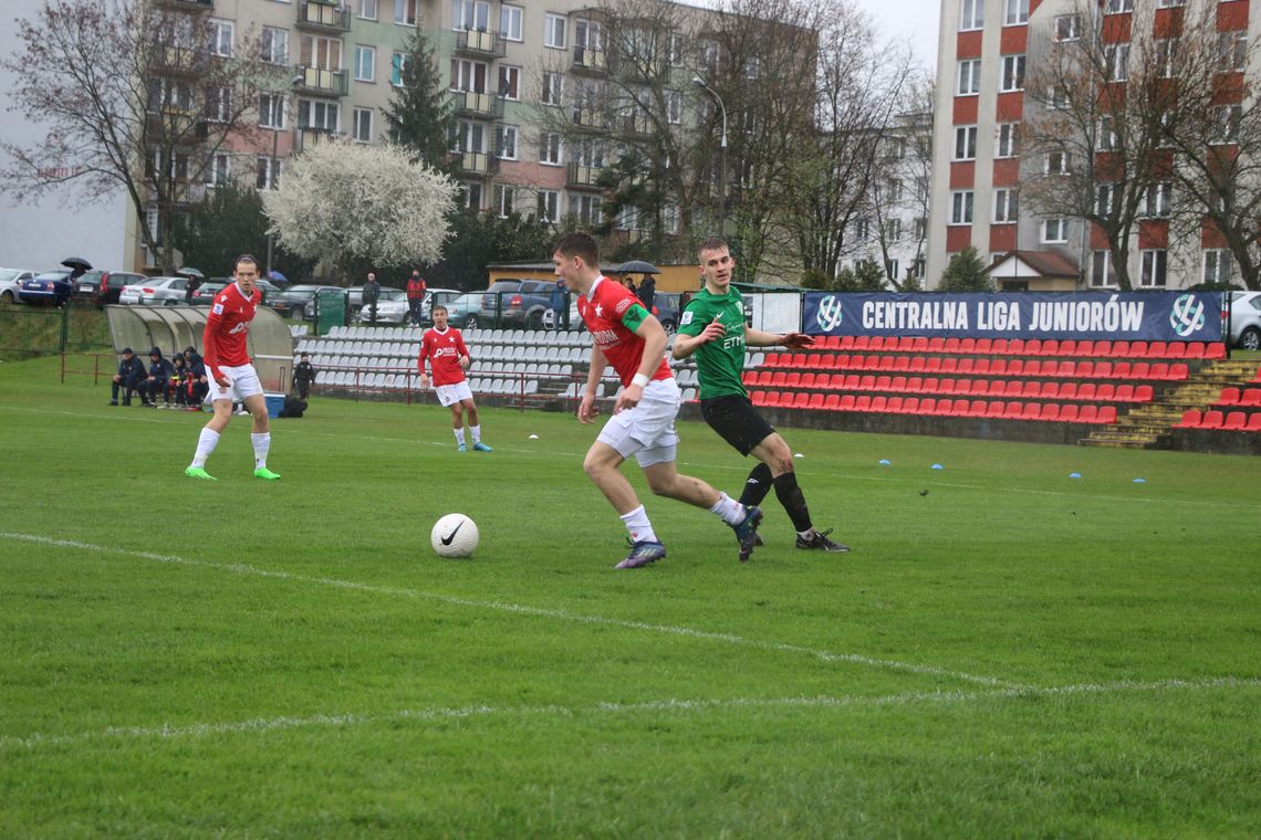 CLJ U-17: MKS Podlasie w strugach deszczu uległo krakowskiej Wiśle