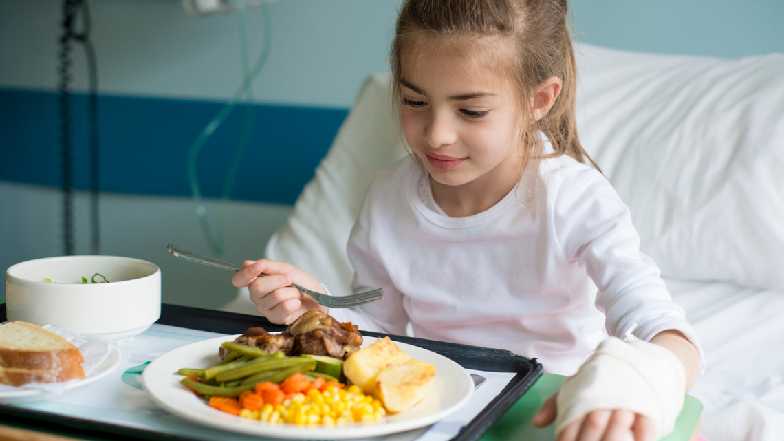 Co pacjent powinien jeść w szpitalu? Zasmażka i kostki bulionowe odpadają