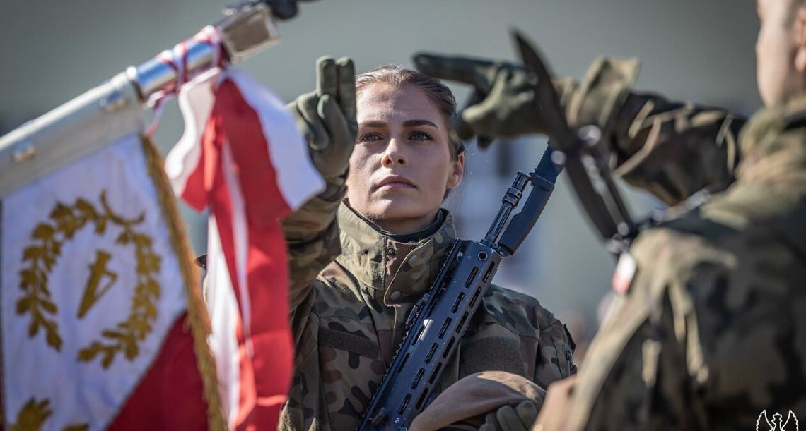 Coraz więcej Polek wybiera służbę w wojsku. Przyciąga je z WOT