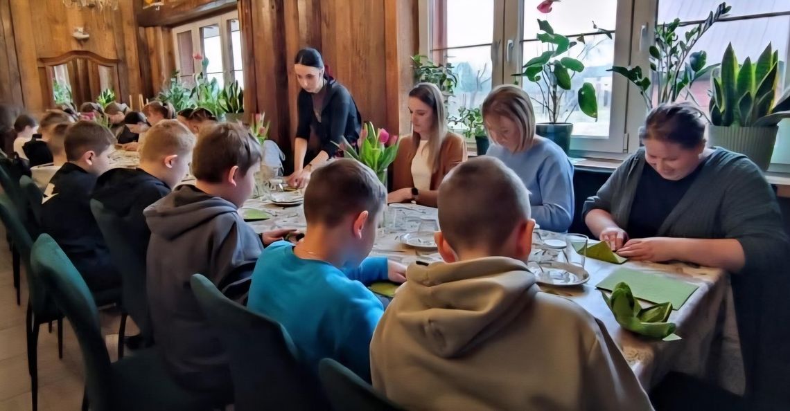 Cukier jodłowy, konfitura z derenia i ciasto z pokrzywką. Odwiedzili Pannę Apteczkową Cukier jodłowy, konfitura z derenia i ciasto z pokrzywką. Odwiedzili Pannę Apteczkową